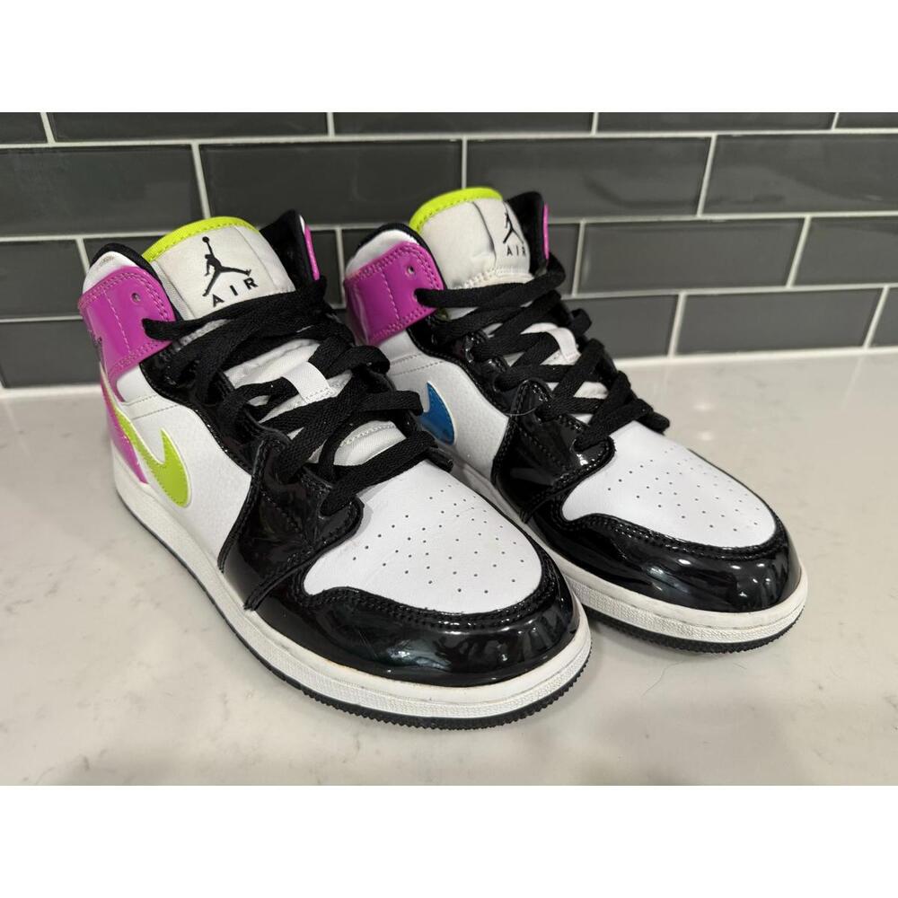 Jordan 1 Mid White Black Cyber Pink GS US Kids 6Y